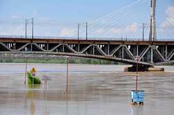 Przy kolejowym moście średnicowym