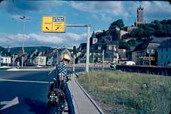 Janusz Woźniczak na swoim Harleyu pod Geissen