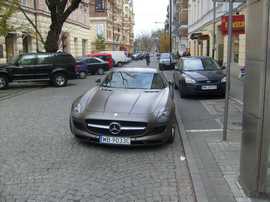 Mercedes SLS na ul. Foksal w Warszawie