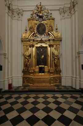 Wnętrze Kościoła Św. Krzyża w Warszawie