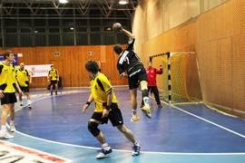 Zasikowski rzuca swoją drugą bramkę dla PW w tym meczu.