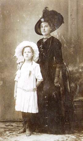 Leokadia Karolina z Przybylskich z córką Janiną