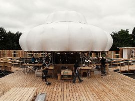 UFO na placu na Rozdrożu