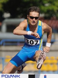 zwycięzca biegu na 400 m przez płotki, zawodnik Warszawianki, Marek Plawgo