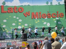 dzieci podczas jednej z zabaw