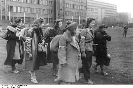 Wymarsz z Warszawy - Oddzial kobiecy