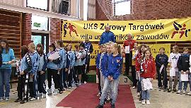 Zwycięskie drużyny Kadetek w trakcie dekoracji