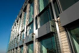 Detal fasady bryły wieńczącej