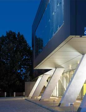 Oświetlenie nocą - Budynek przy ul. Puławskiej 455