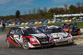 Ktrzysztof Skorupski na torze w swym WV