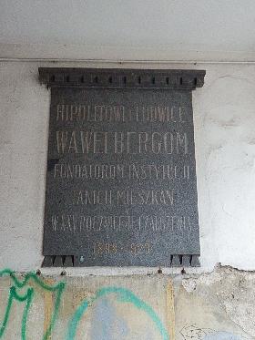 Tablica upamiętniająca Hipolita i Ludwikę Wawelbergów, ul. Górczeska 16
