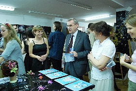 Prorektor SGGW ds. współpracy międzynarodowej prof. dr hab. Marek Szyndel na wystawie