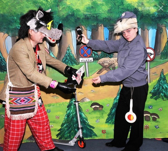 Wilk z przedstawienia - Wilk i zając na wakacjach - krakowskiego Teatru Duet