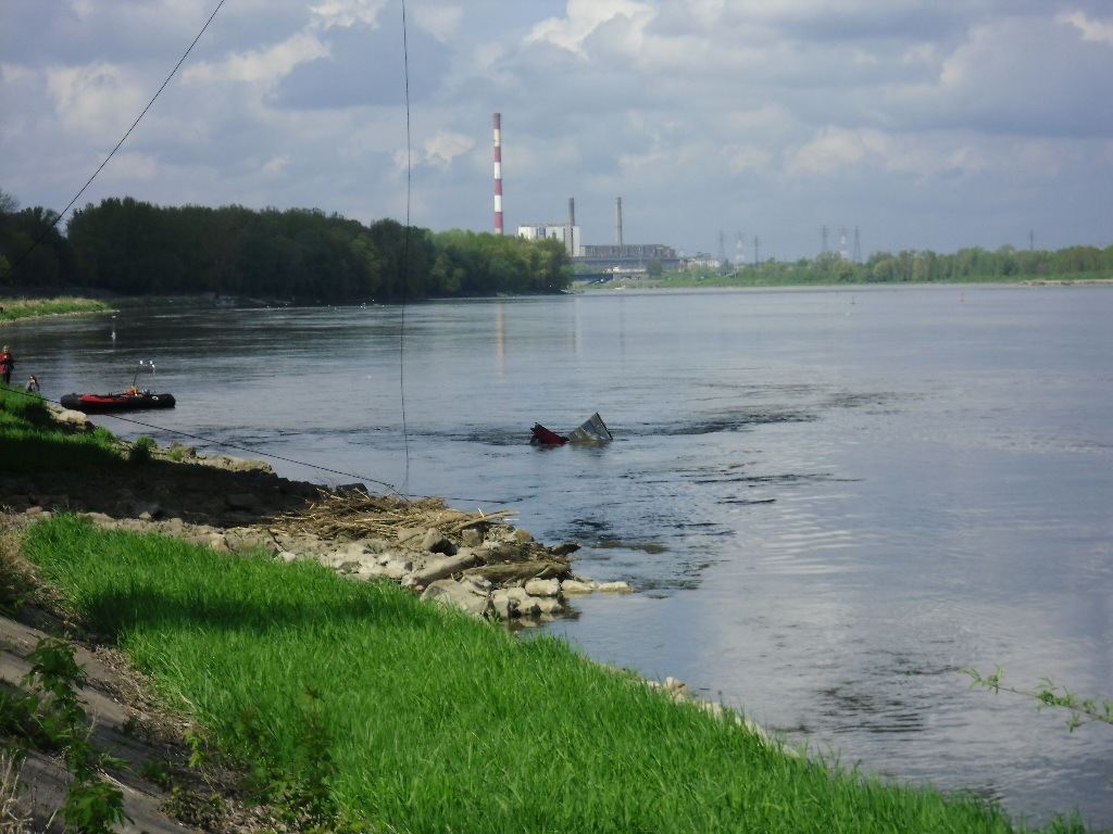Podnoszenie angielskiego autobusu z Wisły - pierwsze podejście
