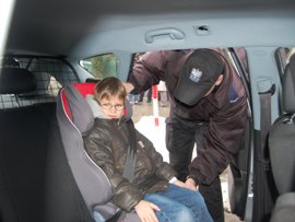 Foteliki do radiowozów warszawskiej policji