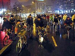 To zeszłoroczny ''krytyczny'' przejazd przez Warszawę (http://free.ngo.pl/rowery/) (Internet + własne zaangażowanie)