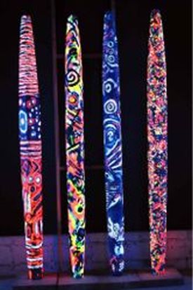 K.Pająk, Monolity, wieże, drewno, światło ultrafioletowe (Culture.pl)