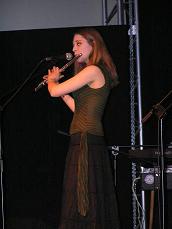 Urodziwa flecistka TIC'ów (independent.pl)