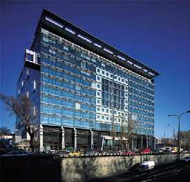 Najlepszy Budynek Warszawy 2000-2001 - użyteczność publiczna (fot. Wojciech Kryński) (Murator)