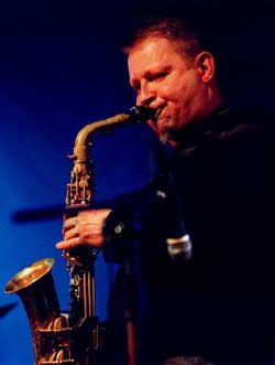 Mikołaj Trzaska (Internet + własne zaangażowanie)