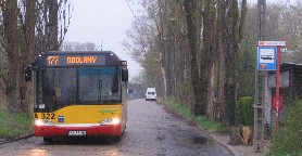 Prywatny Solaris na linii 177 zmierzający do przystanku "Lokomotywownia Odolany"