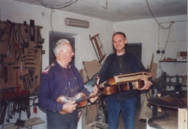 Robert Jaworski (ten z lirą) (Internet + własne zaangażowanie)