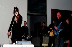 Max Hexer z zespołem (Internet + własne zaangażowanie)