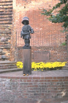 Pomnik małego powstańca (fot. Norbert Piwowarczyk)